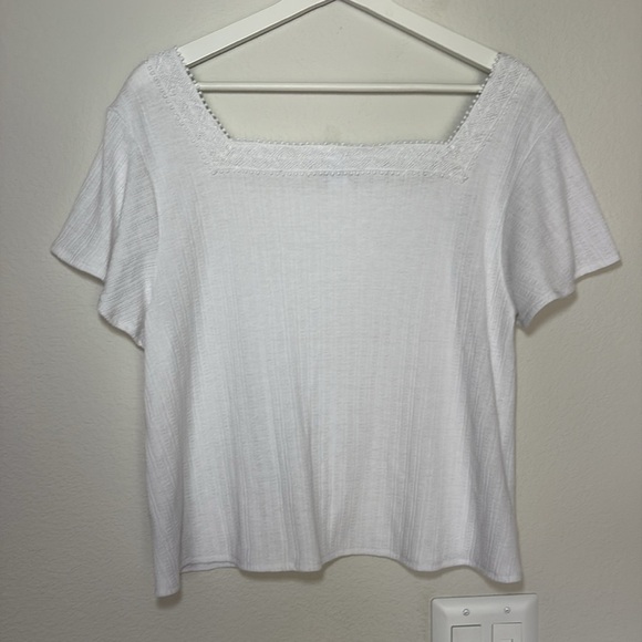 Old Navy White Flutter Sleeve Ribbed Blouse size medium - Picture 6 of 6